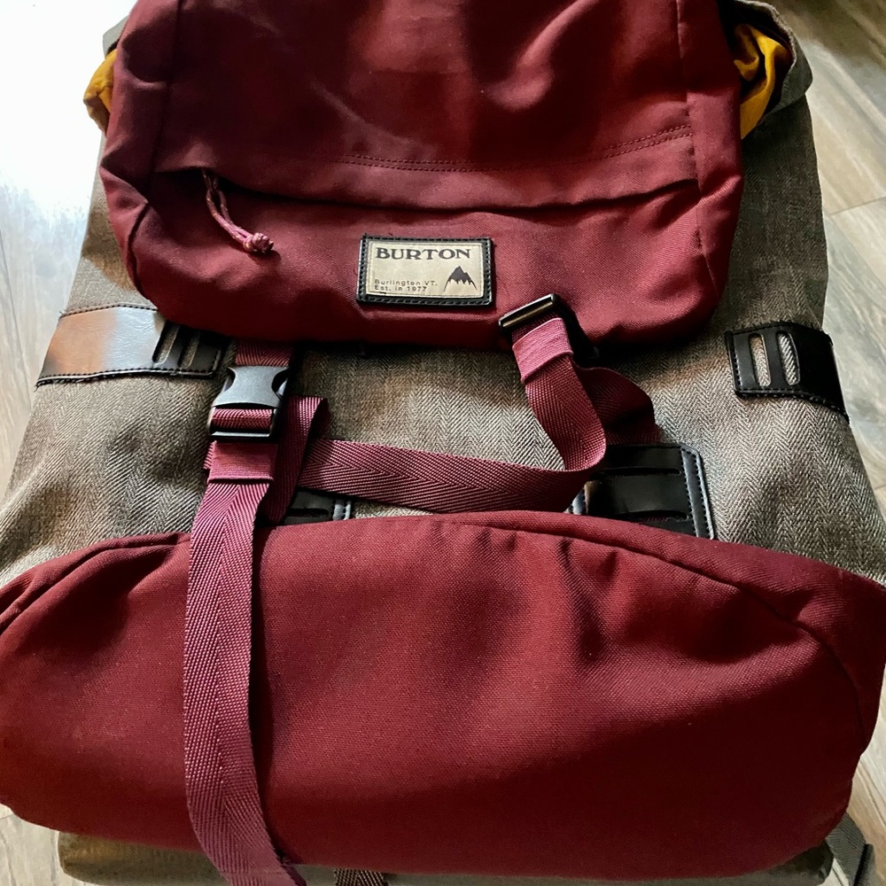 BURTON BACKPACK 🎒